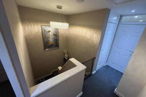 Upstairs_Landing_...