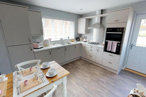 Llandow-4-bed-Kit...