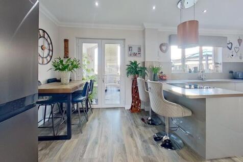 83-Bluebell-Wynd-Kitchen.jpg