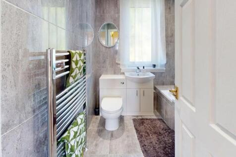 30-Mossneuk-Bathroom.jpg