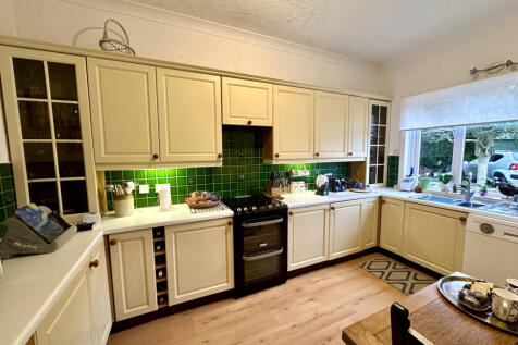 Breakfasting Kitchen