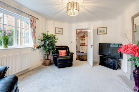 4 The Orchards, Thornton