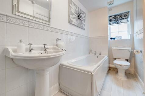 4 The Orchards, Thornton