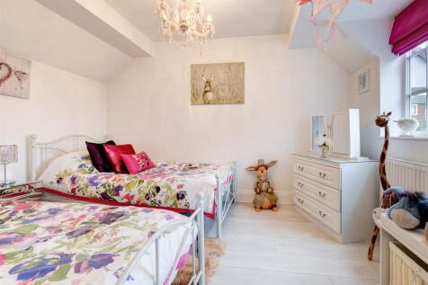 4 The Orchards, Thornton