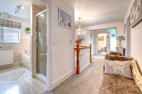 4 The Orchards, Thornton