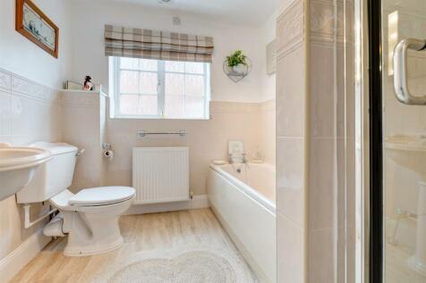 4 The Orchards, Thornton