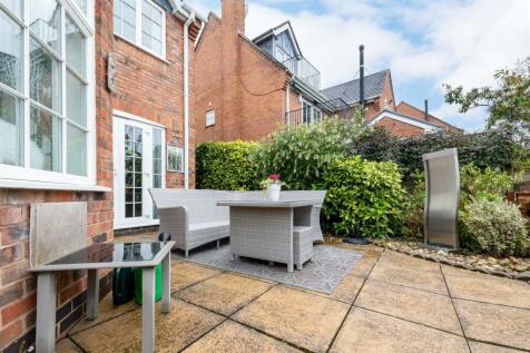 4 The Orchards, Thornton