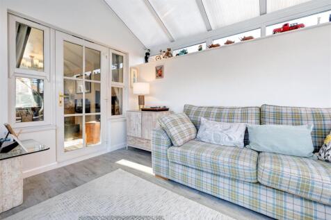 28 Staples Drive, Coalville