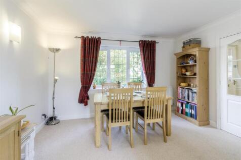5 Garton Close