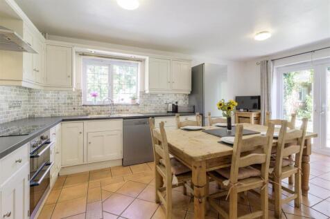 5 Garton Close
