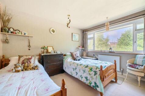 37 Holyoake Drive, Heather