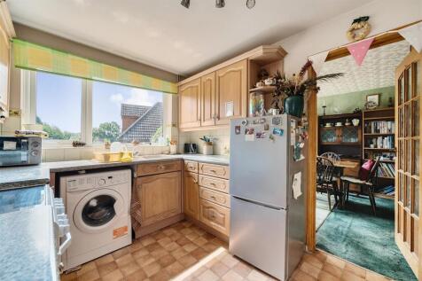 37 Holyoake Drive, Heather