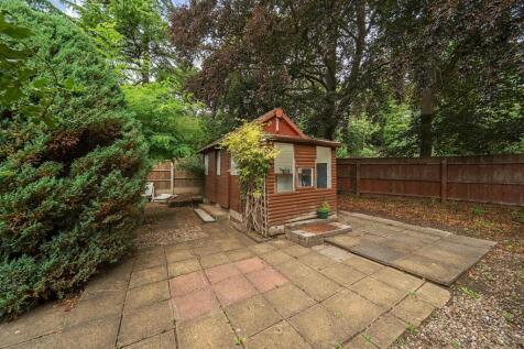 38 Bath Lane, Moira