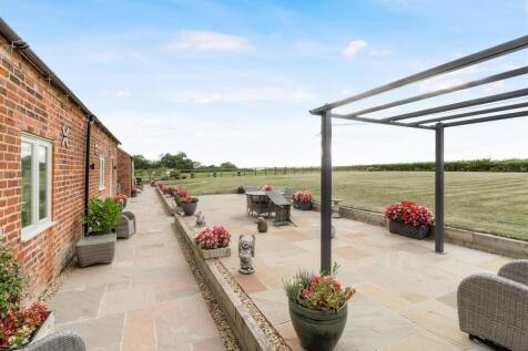 Skylark Barn , Moira