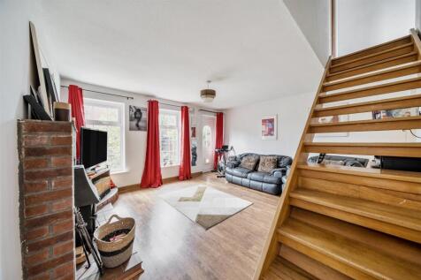 2 Hall Close, Blackfordby