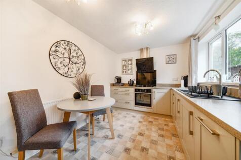 38 The Oval, Caolville