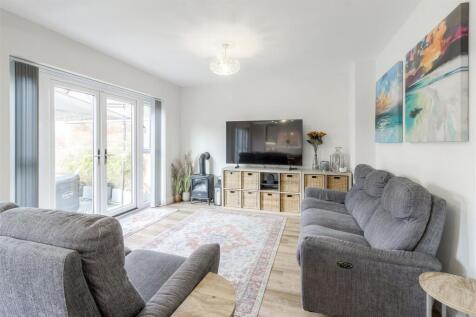 23 Priory Close