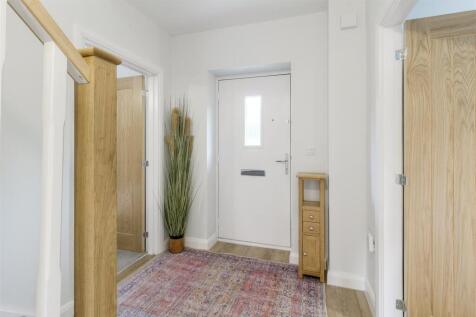 23 Priory Close
