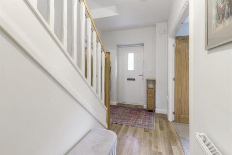 23 Priory Close