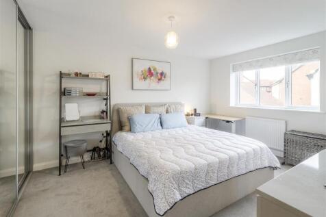 23 Priory Close