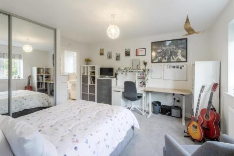 23 Priory Close