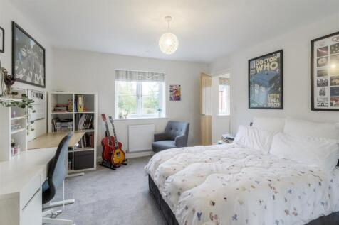 23 Priory Close