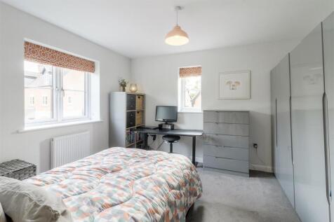 23 Priory Close