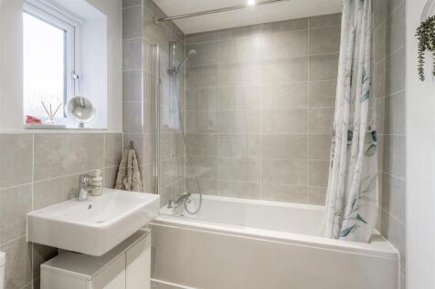 23 Priory Close