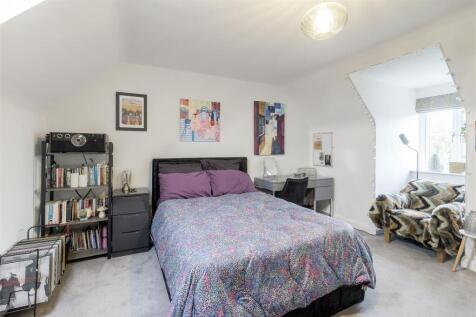 23 Priory Close