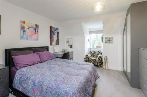 23 Priory Close
