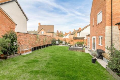 23 Priory Close