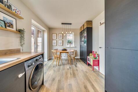7 Poplar Close