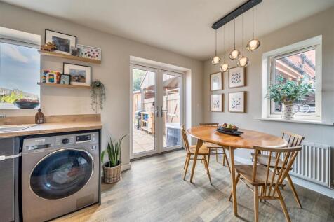 7 Poplar Close