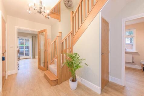 Hallcroft Avenue, Overseal