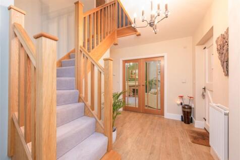 Hallcroft Avenue, Overseal