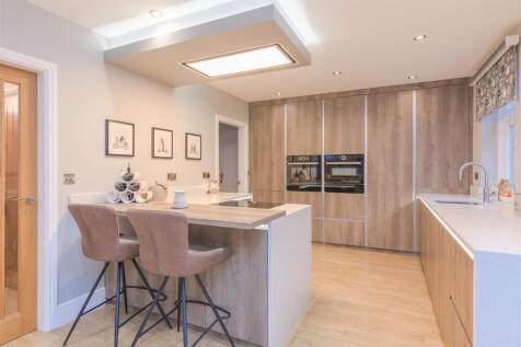 Hallcroft Avenue, Overseal