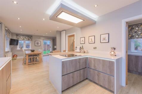 Hallcroft Avenue, Overseal