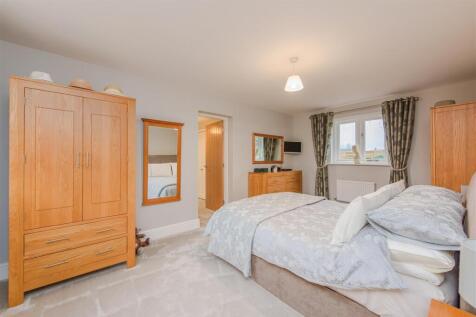 Hallcroft Avenue, Overseal