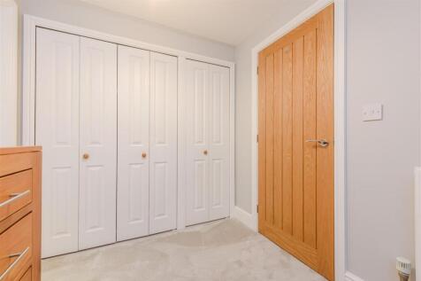 Hallcroft Avenue, Overseal