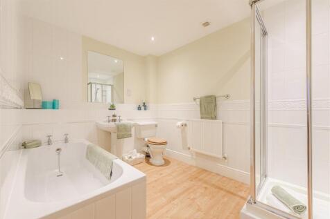 Hallcroft Avenue, Overseal