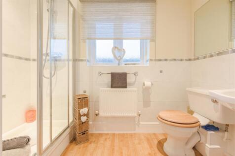 Hallcroft Avenue, Overseal