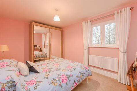 Hallcroft Avenue, Overseal