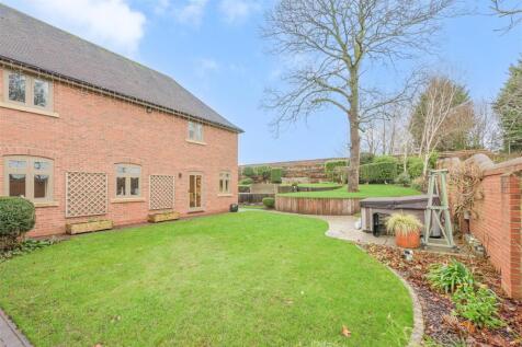 Hallcroft Avenue, Overseal