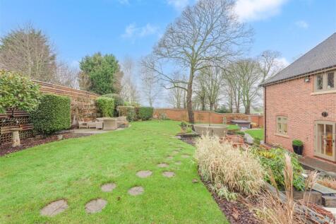 Hallcroft Avenue, Overseal