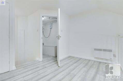 Bedroom/Bathroom