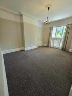 Bed/living room
