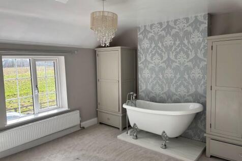 Main bed bath (4)