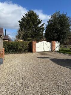 Gate to driveway