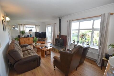 sitting room/family m