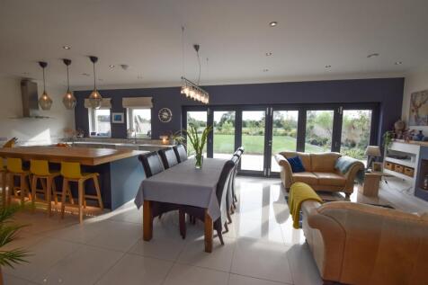 kitchen/family area